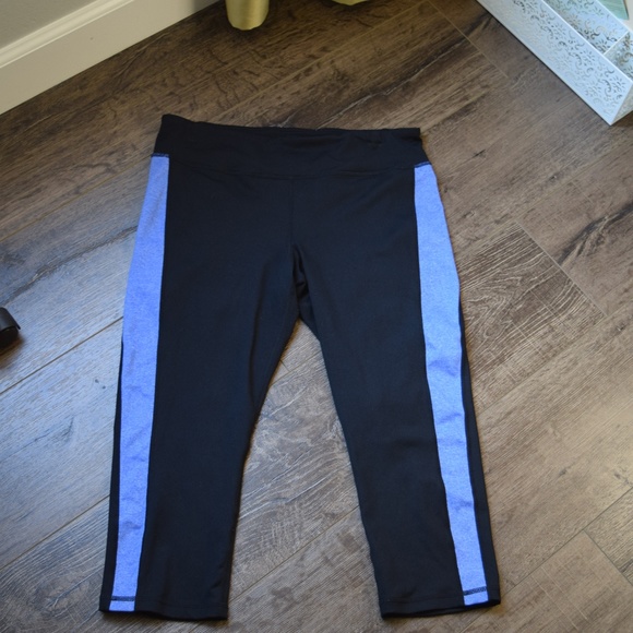 Cabi #809 Racer Crop - Picture 4 of 8